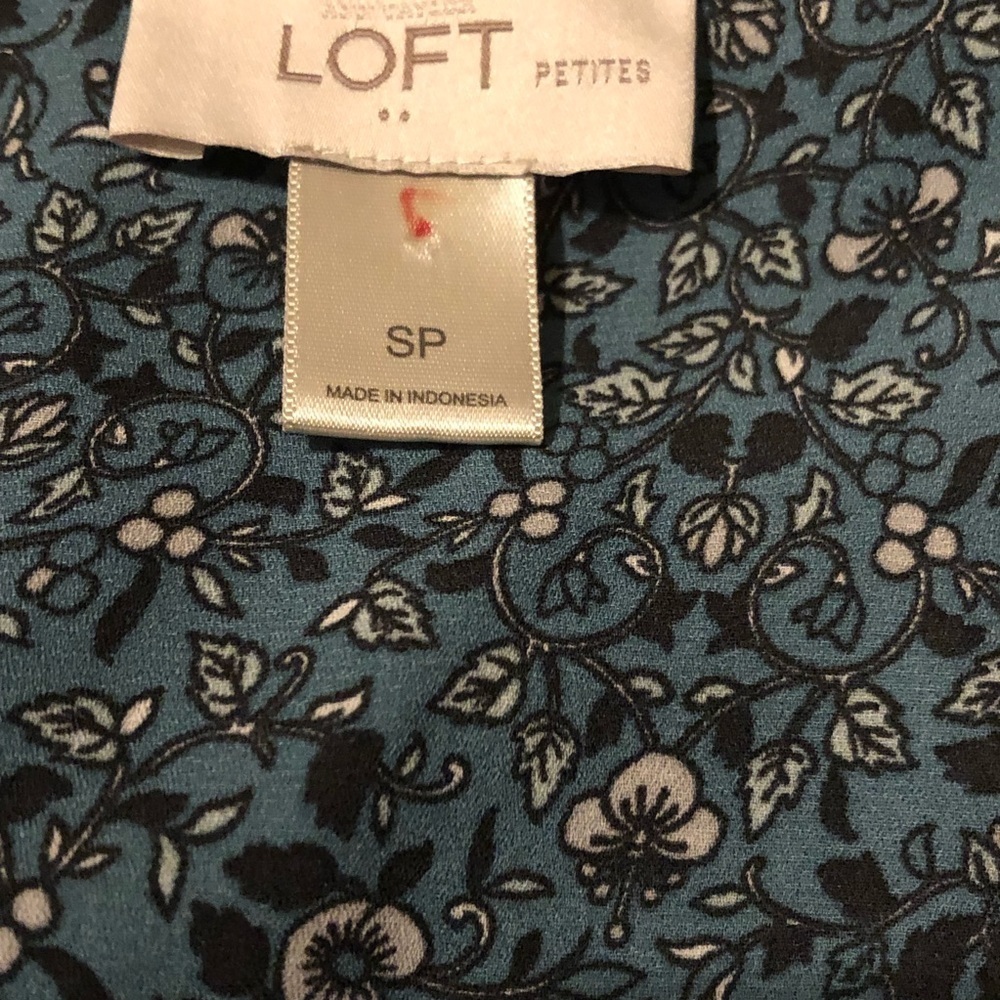 ⭐️ 3 For $15 LOFT Sleeveless Blouse - Picture 6 of 6
